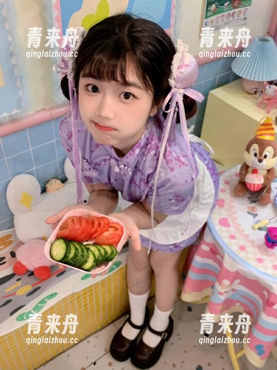YALAYI雅拉伊 - 妮子的最新镂空美图，带你领略不一样的时尚风格.txt