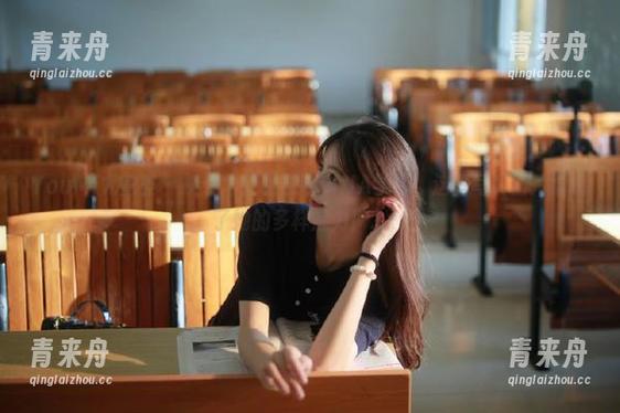 YouMi尤蜜荟 - 换个角度看娜娜TINA学姐：这些写真图片展现了她的多样魅力！.txt