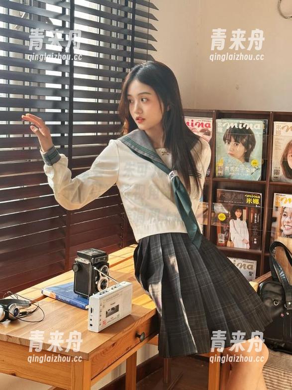 YouMi尤蜜荟 - 朱可儿Flora牛仔裤作品在线展示，以独特视角诠释青春与自由的完美调和.txt