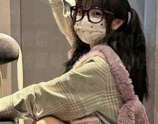 YouWu尤物馆 – 在Amrita贞贞的比基尼美图中，发现她不可思议的作品魅力！.txt