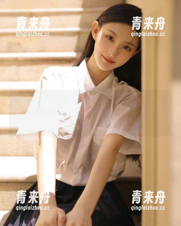YouWu尤物馆-兔子Nina YouWu尤物馆 - 兔子Nina旅途中红裙的浪漫写真图册:生活中那些难忘的瞬间记录.txt