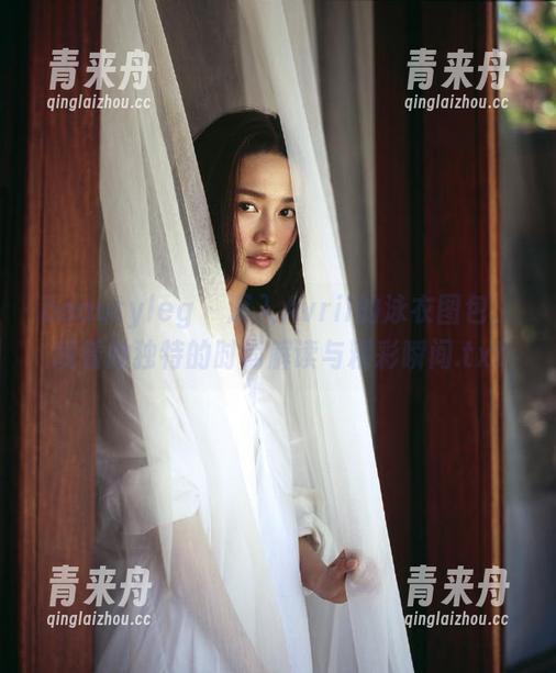 beautyleg-Avril beautyleg - 深入Avril的泳衣图包,观看她独特的时尚解读与精彩瞬间.txt