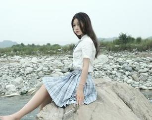 全套写真都被eloise软软的双拼丝袜承包了，居然如此吸引眼球？.txt
