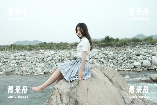 全套写真都被eloise软软的双拼丝袜承包了，居然如此吸引眼球？.txt