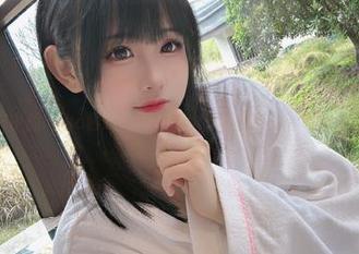 私拍合集中的miko酱吖：每一张JK图片都诉说着她的故事！.txt