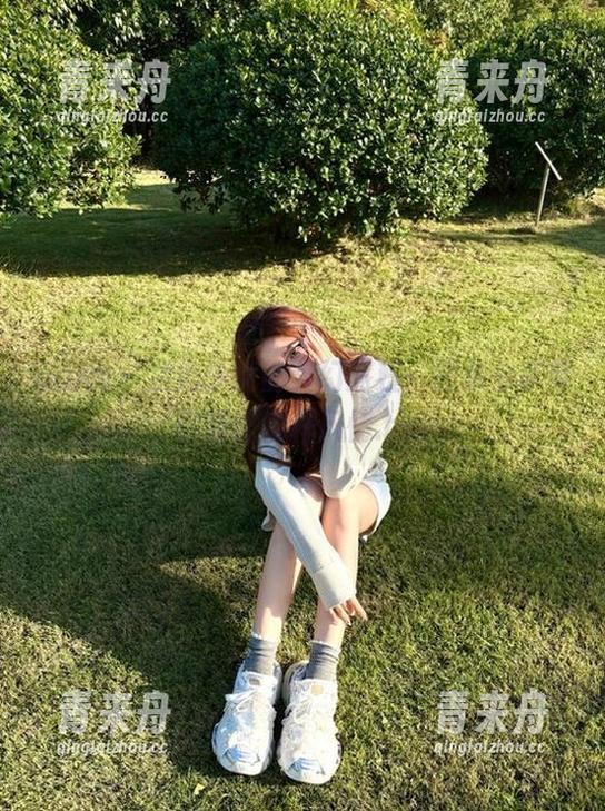 pans - 兰心少女的梦幻旅程：图集分享带你领略别样风情.txt