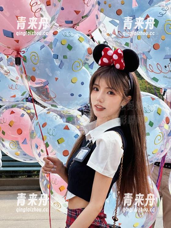 pans - 折折高清自拍分享，感受她如何通过镜头记录生活的每一个精彩瞬间.txt
