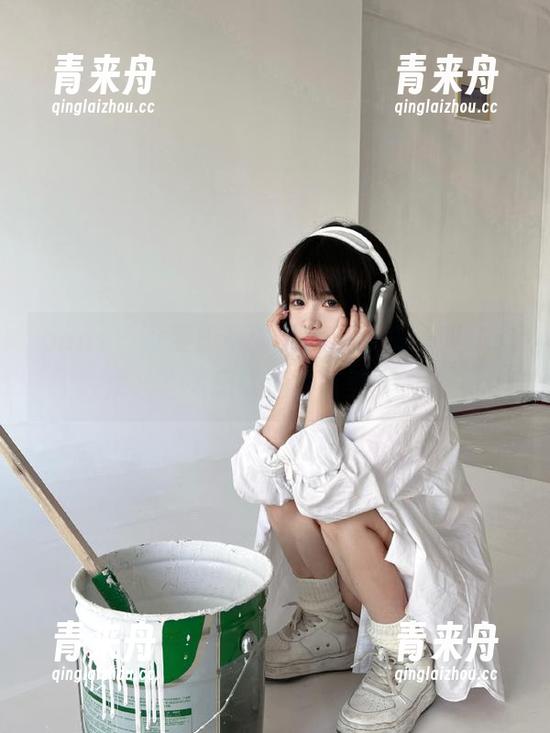 pans-蕾蕾 pans - 蕾蕾姐姐的写真艺术在网盘中展现,立即感受魅力与美!.txt