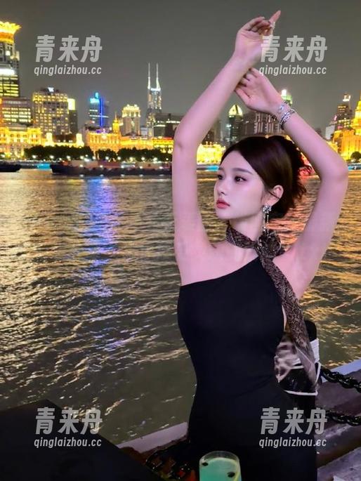 pans - 美丽不止于表面，饭团空姐最新写真分享，让你感受灵魂的震撼！.txt