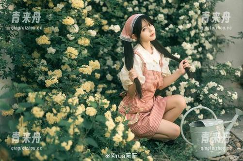 感受rua阮阮的课间阳光，分享她的红色校服艾特作品中闪耀的青春气息.txt