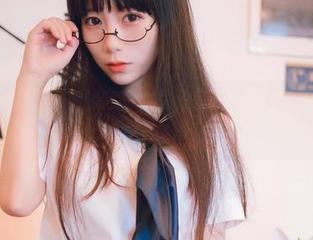 usejan蓝蓝小厨娘的独特作品图集：让你领略厨艺与写真之美.txt