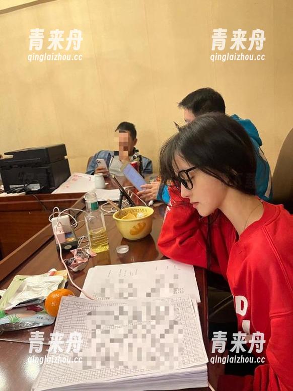尽享yui金鱼灰丝写真套图，免费下载，感受她在镜头前的迷人瞬间！.txt