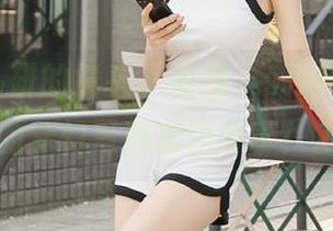 跟随けん研的镜头，发现‘sweetroom’的梦幻写真套图分享！.txt