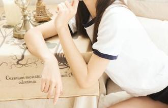 沉浸在サク(saku)的肉丝写真图集中，享受艺术与生活的交融.txt
