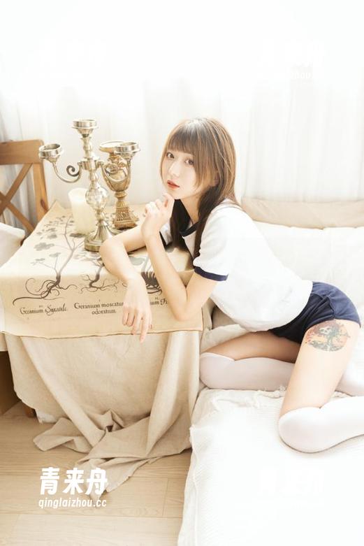 沉浸在サク(saku)的肉丝写真图集中，享受艺术与生活的交融.txt