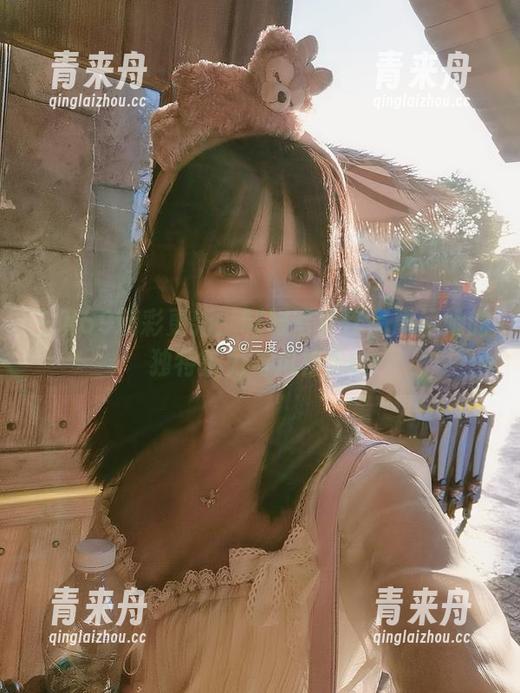 三度69 三度69精彩更新:制服写真作品展示她的独特魅力与风格.txt