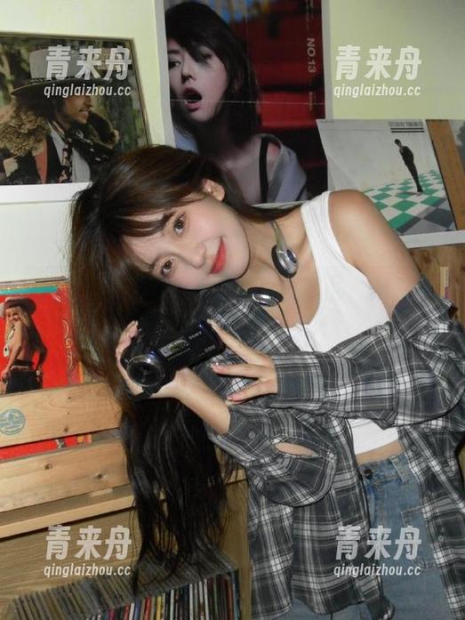丽柜 - 唯美团子水手服写真作品，探索她的美图和精彩套图吧.txt