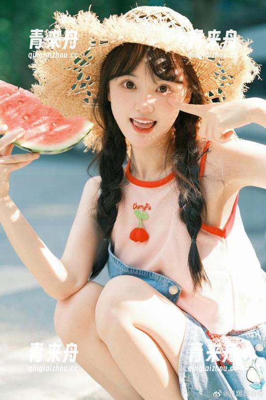 丽柜-怡萱 丽柜 - 怡萱的网袜写真,不止美丽,更是免费的时尚宣言!.txt