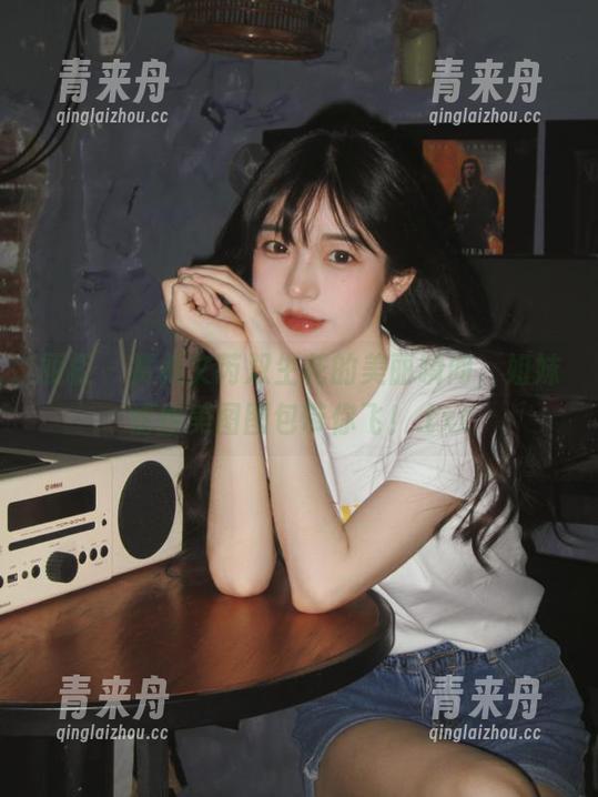 丽柜 - 赏析文芮双生花的美丽瞬间，姐妹情丝美图图包带你飞！.txt