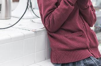 丽柜 – 绚丽多彩的晴晴牛仔裤精选套图，探索她独特的搭配灵感与个性.txt