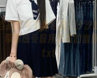 丽柜 – 当搞笑与写真相遇：汐汐的香丝柔吻图集，带你感受前所未有的幽默美学！.txt