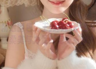 丽柜 – 精选图包：王炜炜的粉色写真带你探索柔美与力量的完美结合.txt