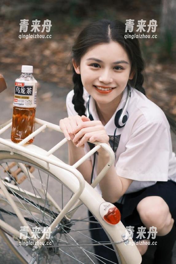丽柜-美美 丽柜 - 美美女王独家写真合集,精美壁纸助你打造个性化桌面环境.txt