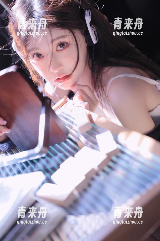 丽柜-露露 丽柜 - 露露的校园写真图册:学习与搞笑并存的奇妙旅程!.txt