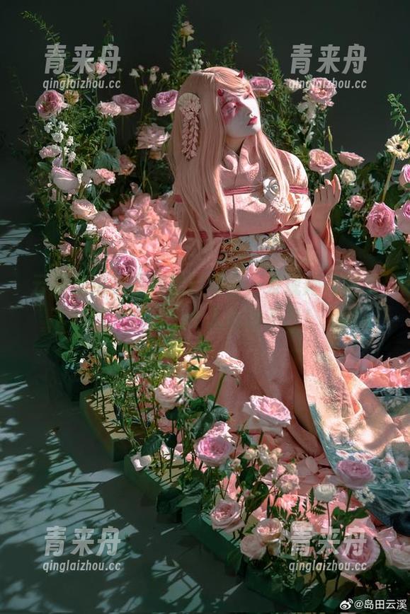 云溪溪绝美夏日福利图集，发现她在阳光下的迷人瞬间，令人心动不已！.txt