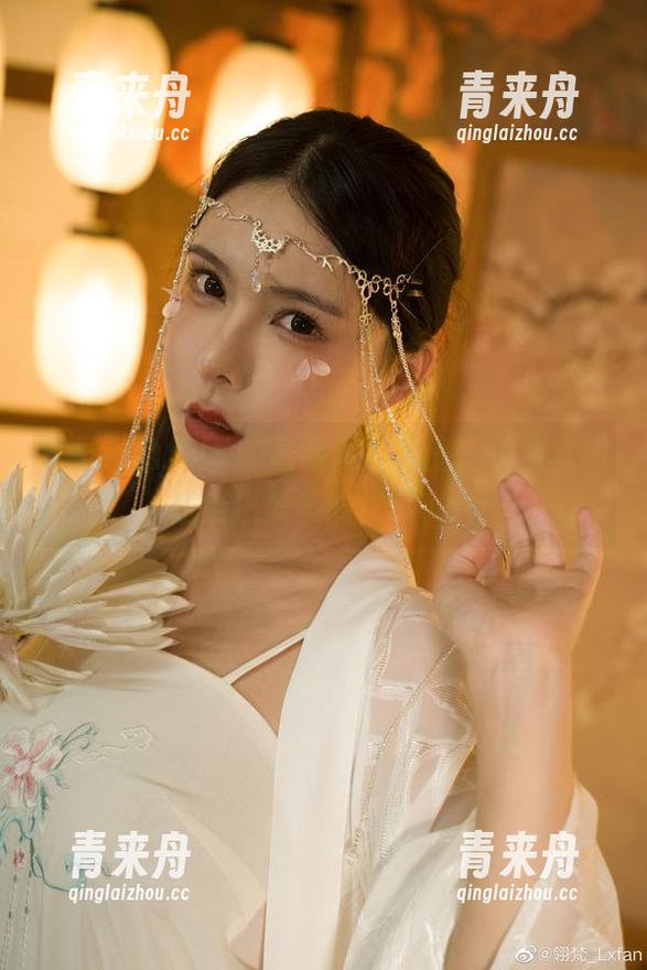 亚马逊鲶鱼JK的最新写真作品，免费套图送给热爱美的你！.txt