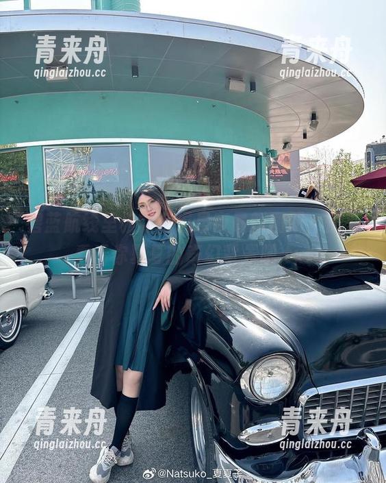 碧蓝航线里雅斯特温泉夜最新图册，快来看看你夏夏的奇幻背景吧.txt