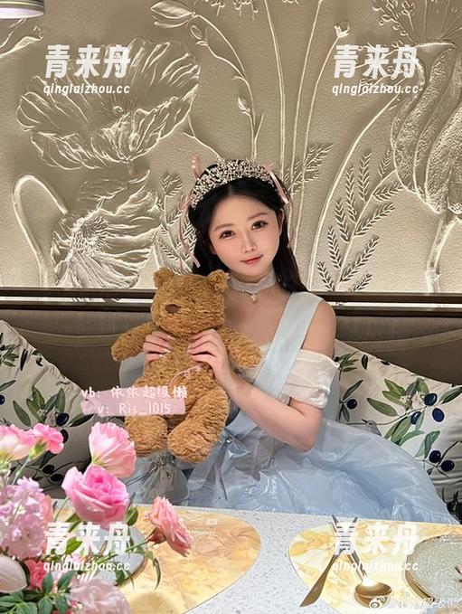 将依依超级懒2023-五月的丰满凝聚成美图，带来个性壁纸选择.txt