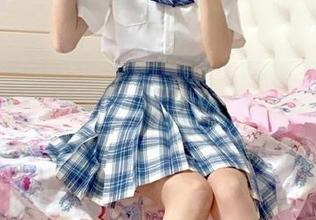 克拉女神 – 在小芹的自拍图集中，发现她与众不同的青春与梦想.txt