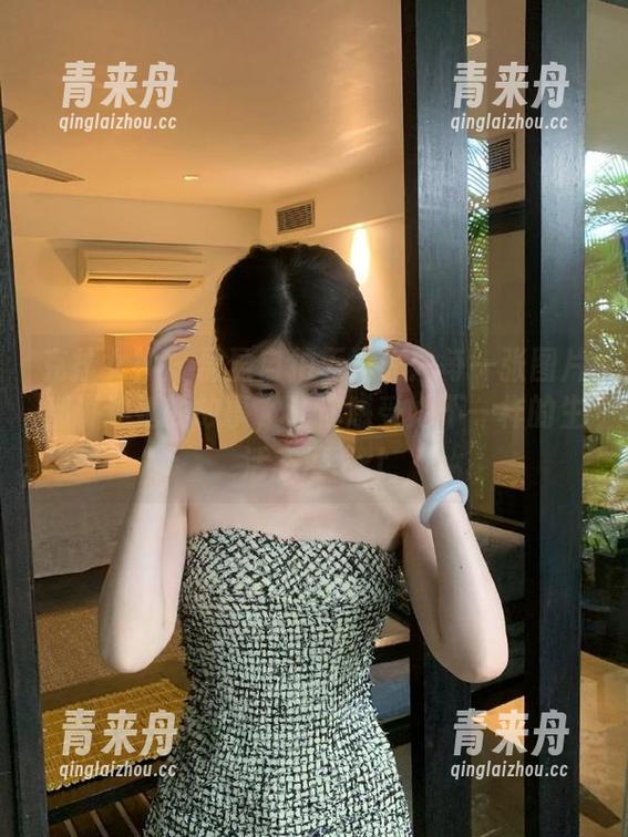 克拉女神 - 盈盈自拍无圣光：每一张图片都讲述她的故事，让你感受她不一样的生活态度.txt