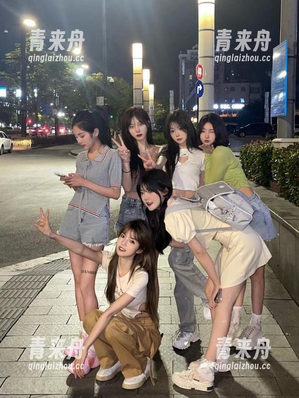 克拉女神 - 探索高清舒彤眼镜写真，展现无与伦比的青春靓丽风采！.txt