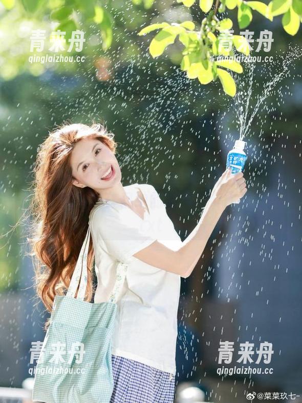 克拉女神-芊芊 克拉女神 - 走进芊芊学姐的高清美图空间,体验她写真作品中的艺术与个性之美!.txt