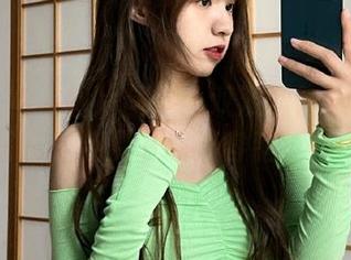 初夏女神 – 图片盛宴：双双倾情奉献的美足写真，免费下载不容错过！.txt