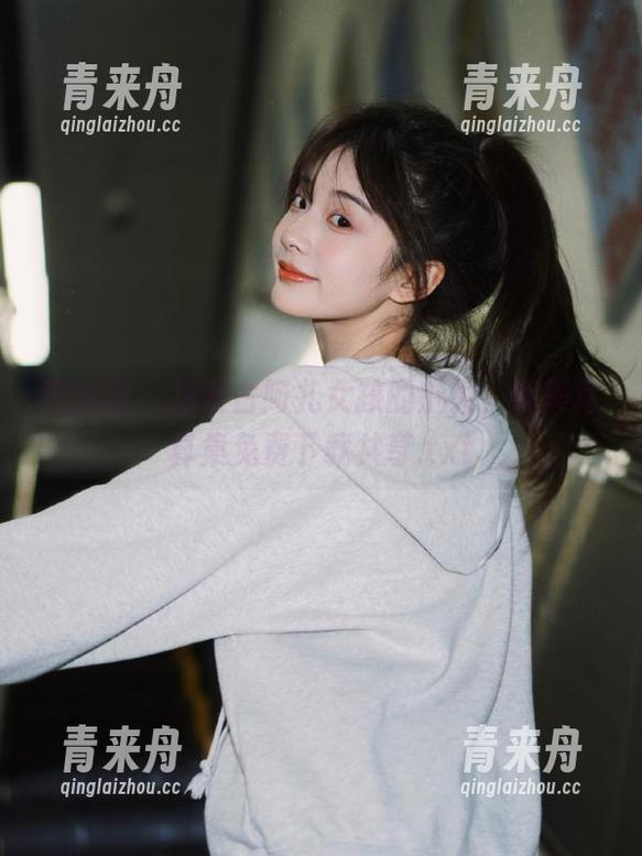微密圈 - 探索古阿扎女孩的魅力，精美写真集免费下载共享.txt