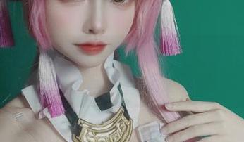 感受夏日的魅力，来免费浏览可可老师的双子写真作品.txt