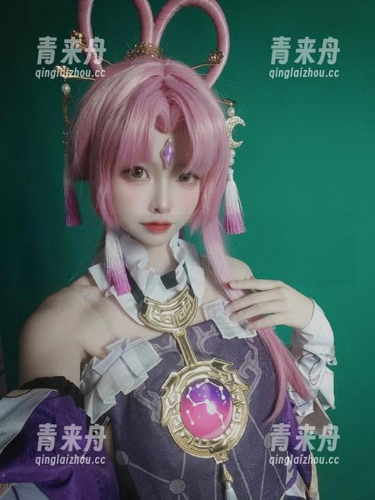 感受夏日的魅力，来免费浏览可可老师的双子写真作品.txt