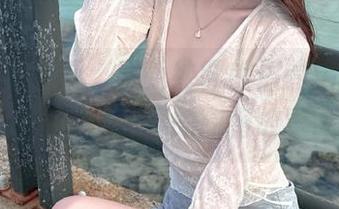 探索喵糖映画，感受纱雾美眉的绝美写真图片，叙述青春的甜蜜故事.txt