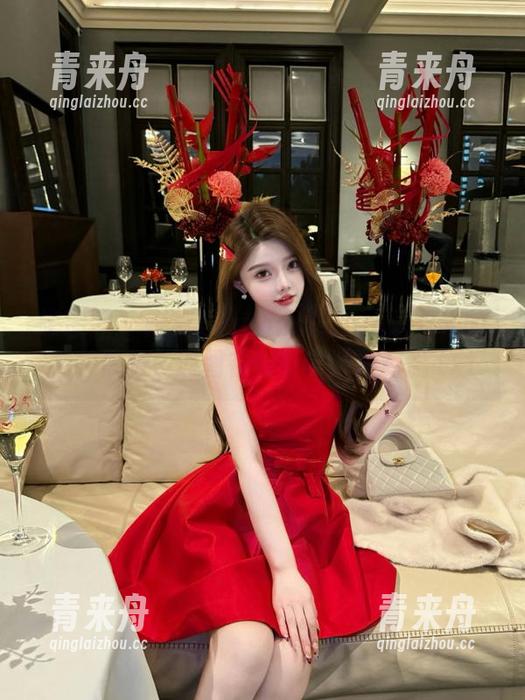 嗲囡囡 - 探索Jennanni_Jen职业装的独特风格，原图在线引领时尚潮流.txt