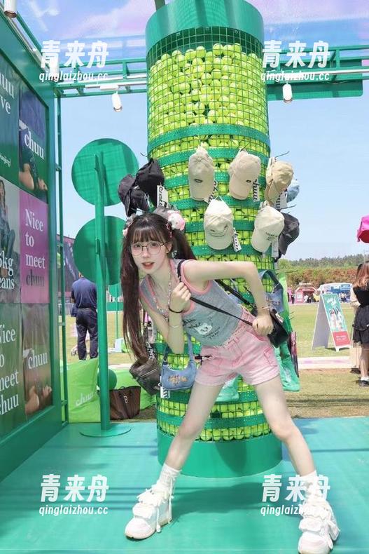 嗲囡囡 - 最新江念鱼夏天写真作品：捕捉阳光与梦想的无尽瞬间.txt