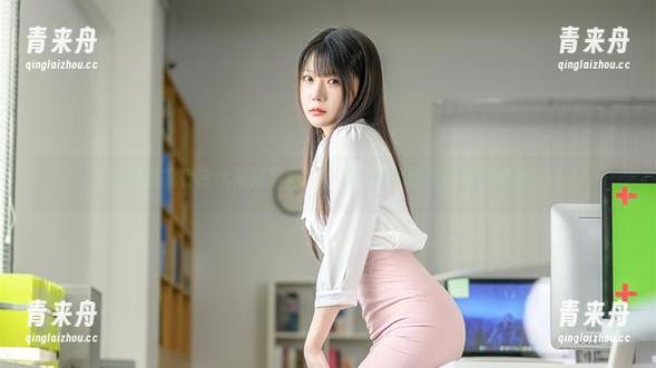 观看坏露露香宝比基尼写真，原图带你体验无限夏日诱惑.txt