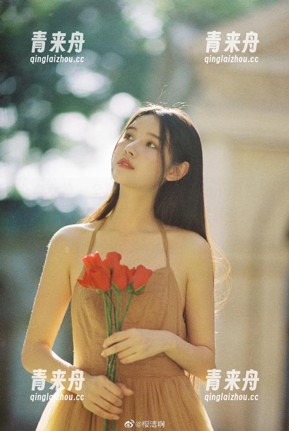 头条女神 - 全新套图来了！JennyR灰丝作品最新更新，不容错过的视觉享受！.txt