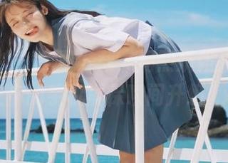 头条女神 – 免费下载，周熙妍姐姐的美图让你的手机屏保瞬间升级.txt