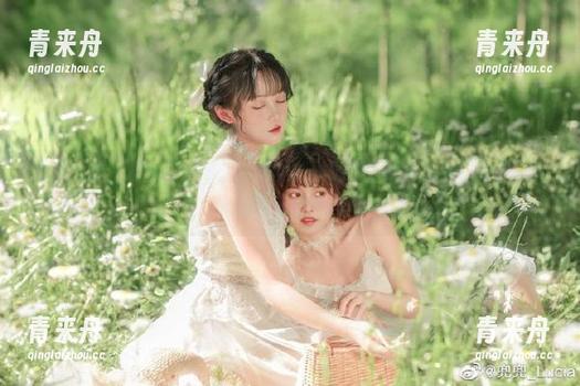头条女神 - 最新写真集，王竹以制服造型展现自信与优雅，让你赞叹不已.txt