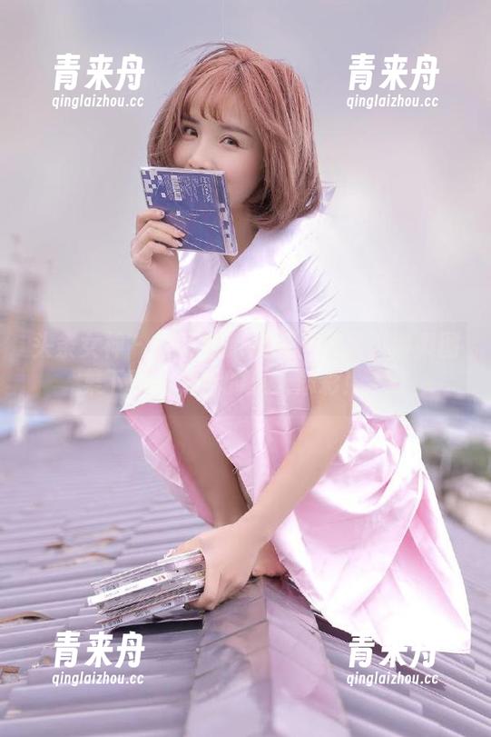 头条女神-钟晴 头条女神 - 打开钟晴的夏日清风:清爽图集下载,为你的夏天添彩!.txt