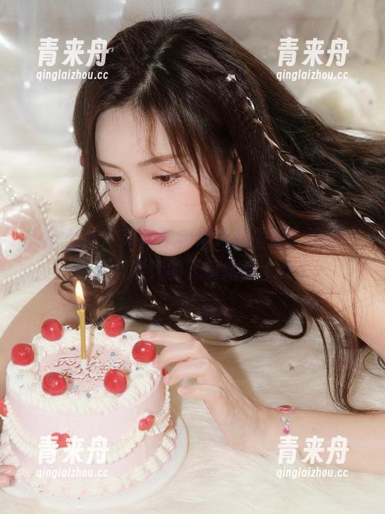 头条女神-高韩菲 头条女神 - 高韩菲旗袍高清图集,演绎古典与现代的无缝结合.txt