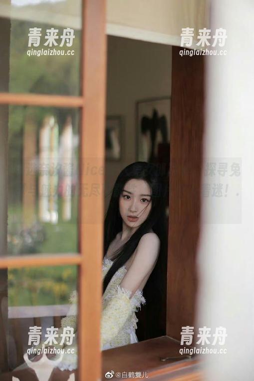 精选奈汐酱Nice双人兔女郎写真，探寻兔耳与魅力的无尽可能性，图片令人着迷！.txt